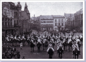 Die Prinzengarde beim Karnevalsumzug 1928 auf unserm Markt