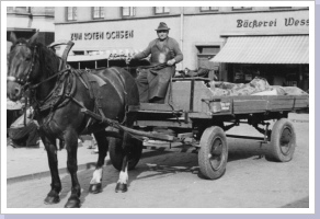 Hanni Hürter mit seinem Eisexpress für Metzgereien u. Restaurants 1953